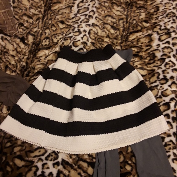 Skirt - Picture 2 of 2